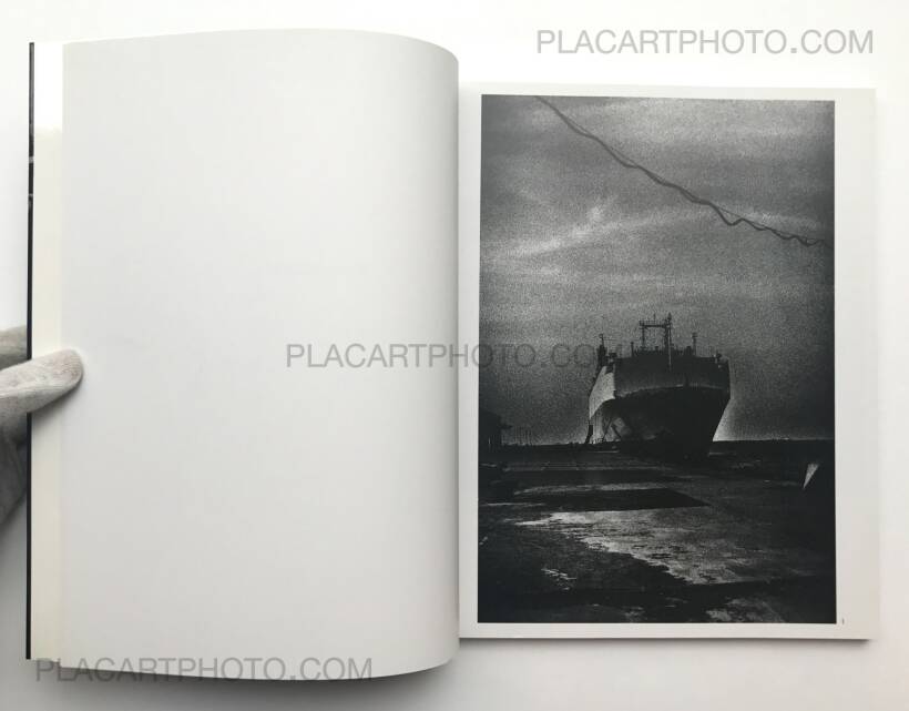 Miyako Ishiuchi: YOKOSUKA AGAIN 1980-1990 (SIGNED), Sohyu-Sha