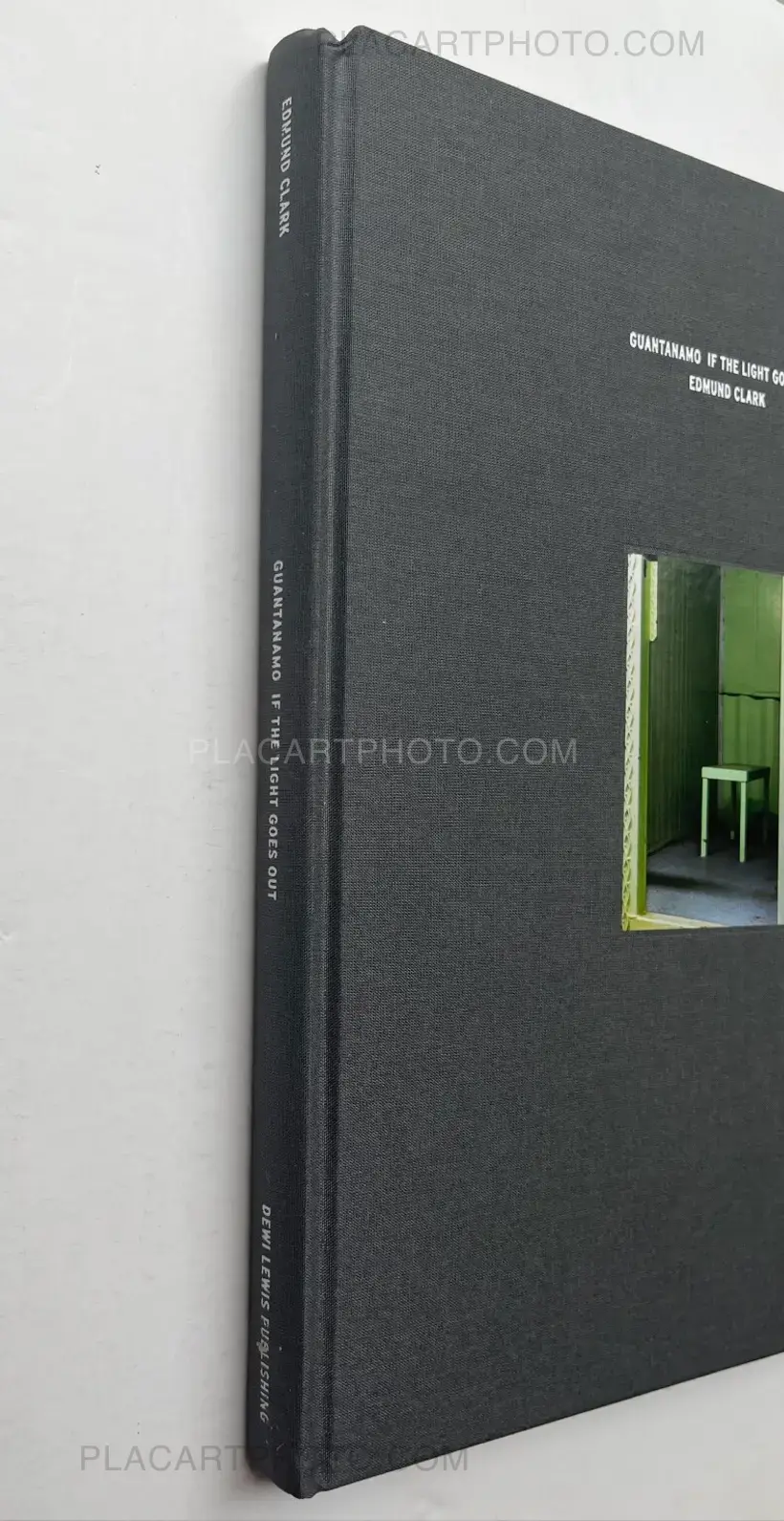 Edmund Clark – Guantanamo if the Light Goes Out
