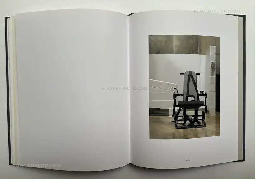 Edmund Clark – Guantanamo if the Light Goes Out