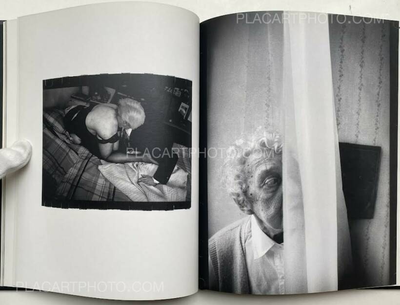 Anders Petersen: Close distance (SIGNED) , Journal , 2002