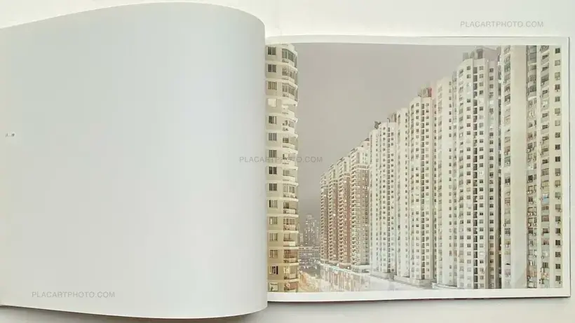 Peter Bialobrzeski – neon tigers