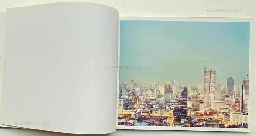 Peter Bialobrzeski – neon tigers