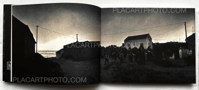 Joakim Eskildsen,Blue Tide / Maré Azul