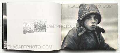 Joakim Eskildsen,Blue Tide / Maré Azul