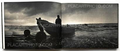 Joakim Eskildsen,Blue Tide / Maré Azul